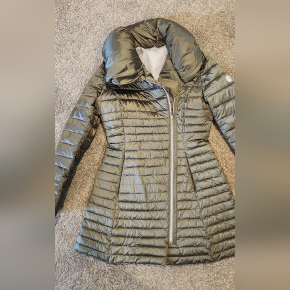 Laundry by Shelli Segal - Picture 1 of 4